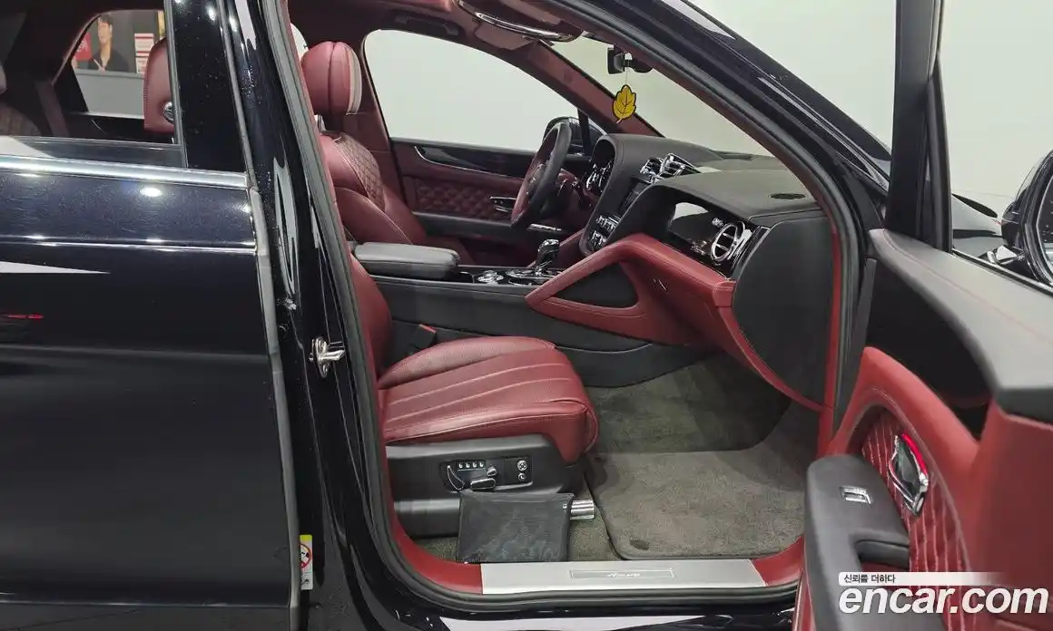 Bentley Bentayga 2023 4.0 гидро, фото 11