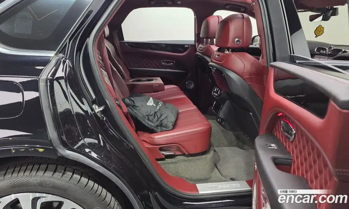 Bentley Bentayga 2023 4.0 гидро, фото 12