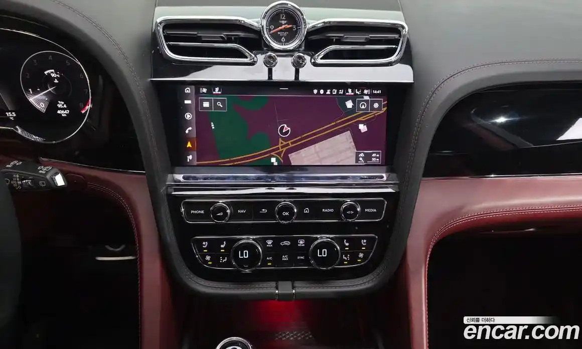 Bentley Bentayga 2023 4.0 гидро, фото 14