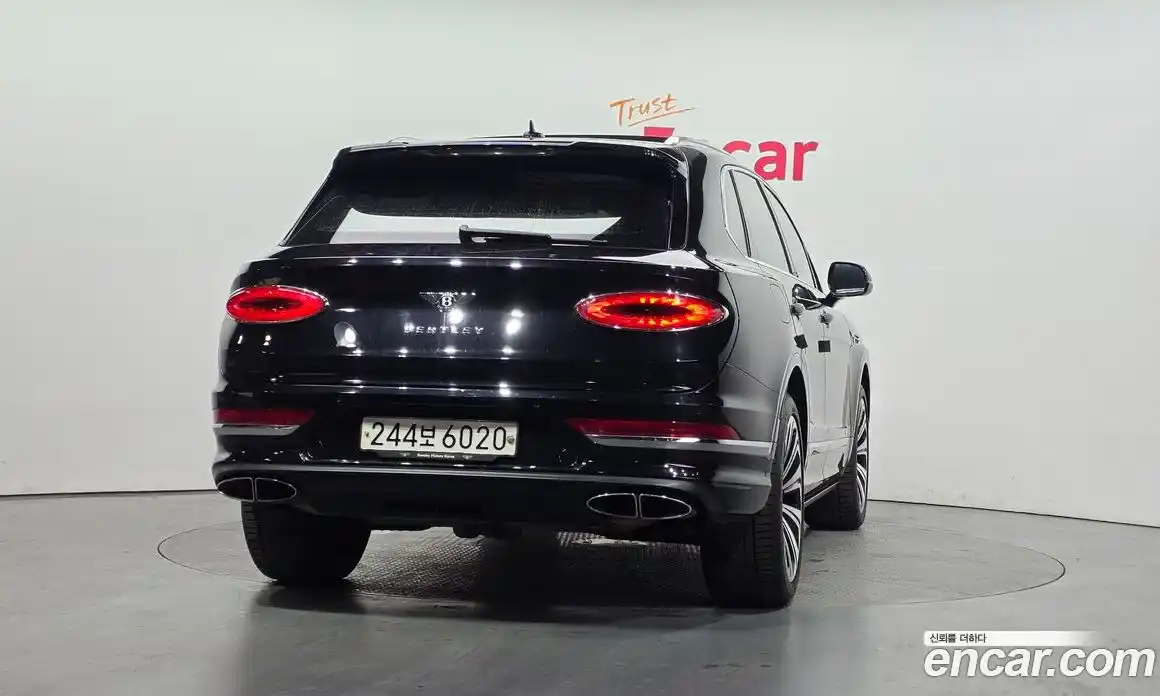 Bentley Bentayga 2023 4.0 гидро, фото 4