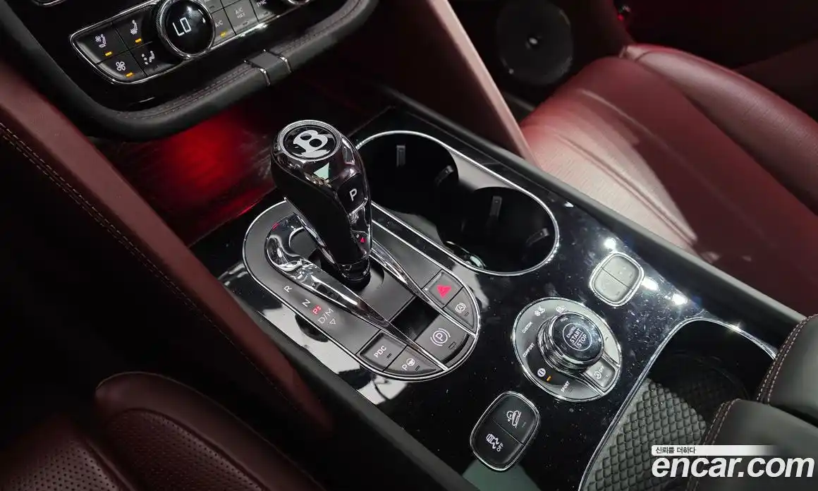 Bentley Bentayga 2023 4.0 гидро, фото 9