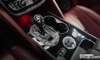 Bentley Bentayga 2023 4.0 гидро, миниатюра 9