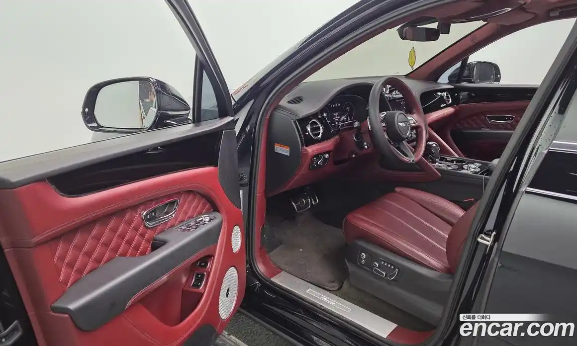 Bentley Bentayga 2023 4.0 гидро, фото 10