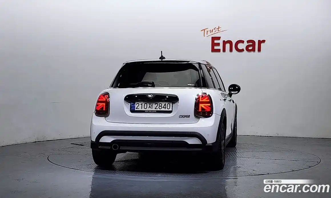 Mini Cooper 2024 1.5 гидро в Москве № 214087, фото 4