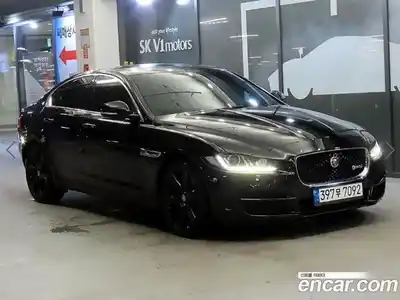 Jaguar XE, 2016