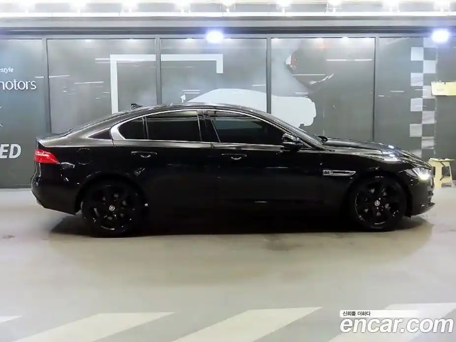 Jaguar XE 2016 2.0 гидро в Москве № 976569, фото 3