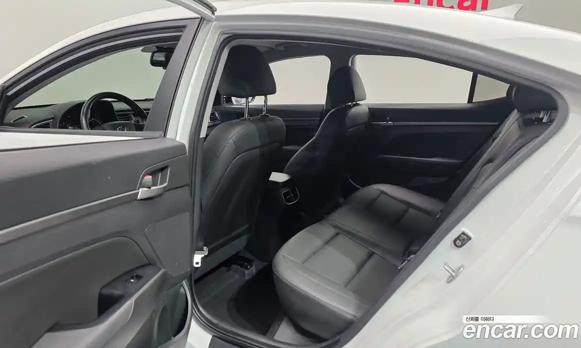 Hyundai Avante 2016 1.6 гидро в Москве № 1278085, фото 17