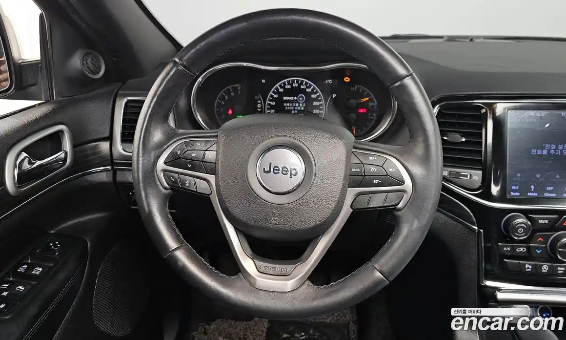 Jeep Cherokee 2019 3.6 гидро в Москве № 169714, фото 13