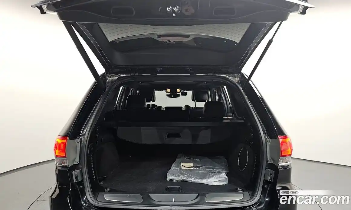 Jeep Cherokee 2019 3.6 гидро в Москве № 169714, фото 20