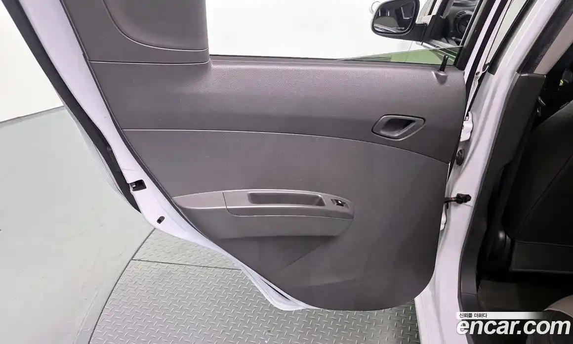 Chevrolet Spark 2012 1.0 гидро в Москве № 1907746, фото 15