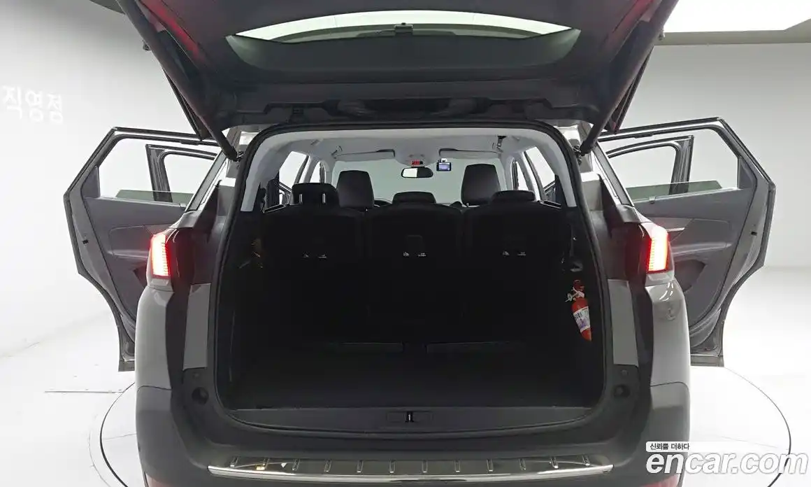 Peugeot 5008 2018 1.6 гидро в Москве, фото 18