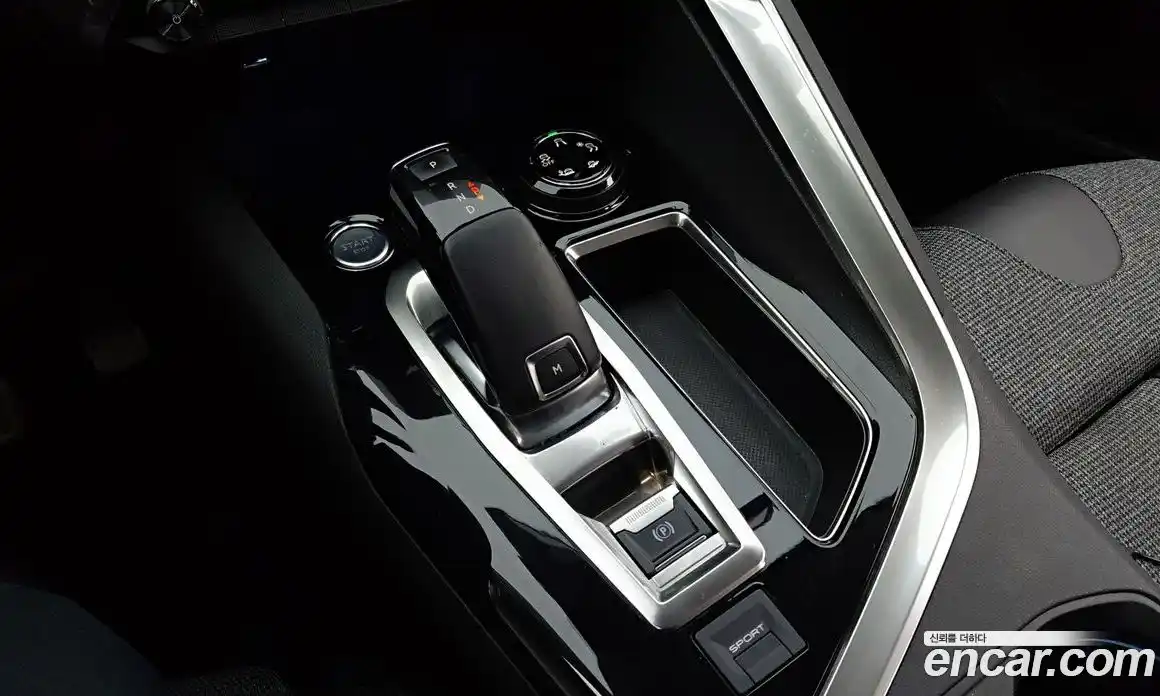 Peugeot 5008 2018 1.6 гидро в Москве, фото 10