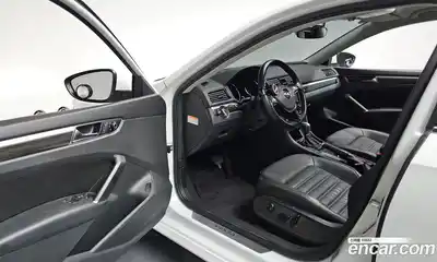 Volkswagen Passat 2018 2.0 гидро в Москве № 1917622, миниатюра 12