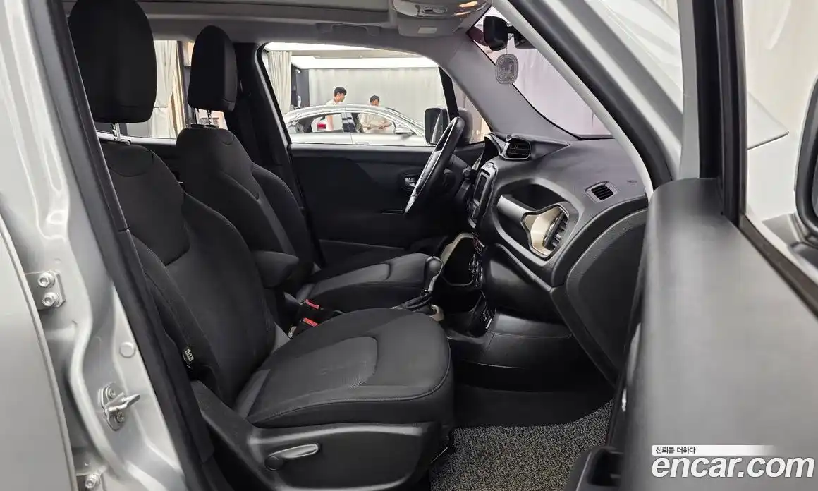 Jeep Renegade 2017 2.4 гидро в Москве № 1918985, фото 11