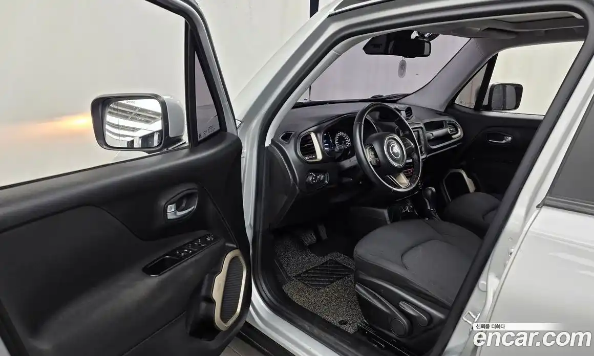 Jeep Renegade 2017 2.4 гидро в Москве № 1918985, фото 10