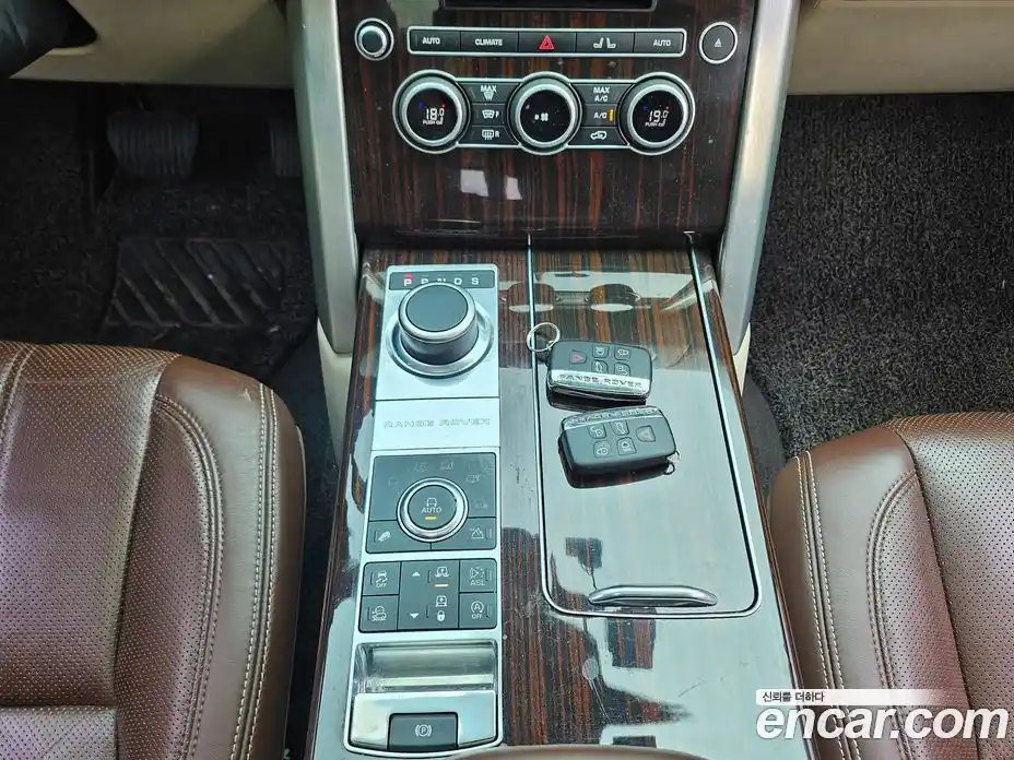 Land Rover Range-Rover 2016 4.4 гидро в Москве № 1250686, фото 19