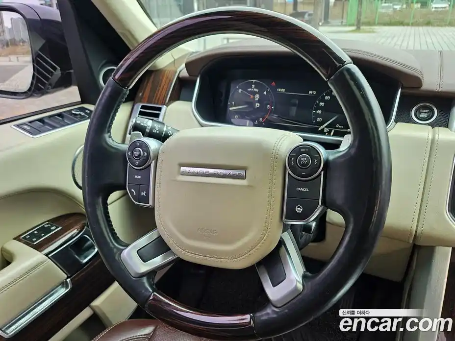 Land Rover Range-Rover 2016 4.4 гидро в Москве № 1250686, фото 20