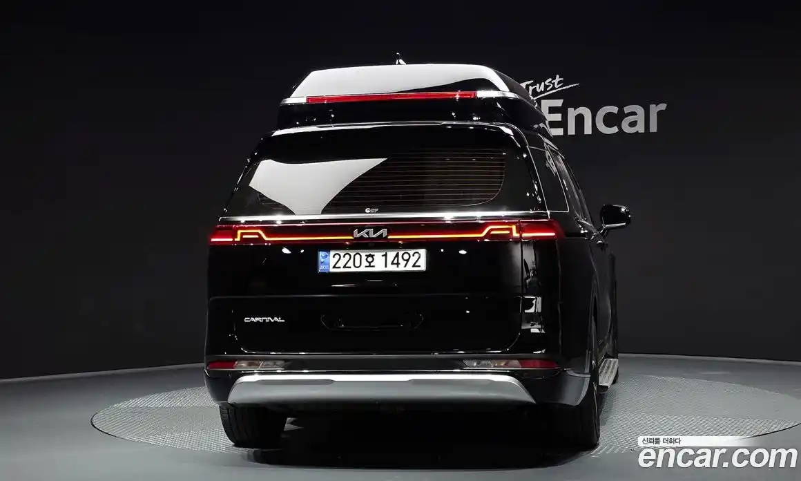 Kia Canival 2023 3.5 гидро в Москве № 1904579, фото 4