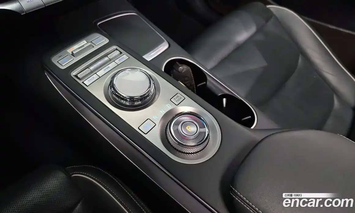 Genesis GV70 2022 0.1 гидро в Москве № 1905523, фото 12