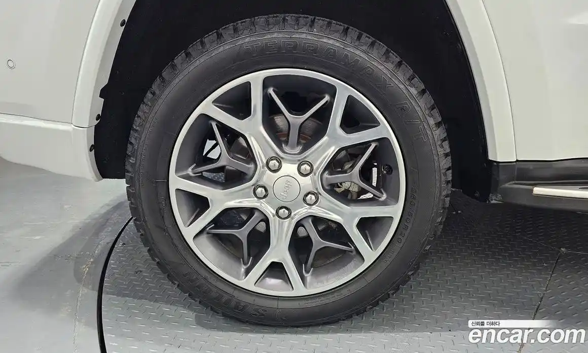 Jeep Cherokee 2019 3.6 гидро в Москве № 1919265, фото 5