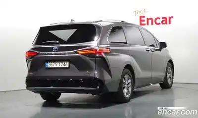 Toyota Sienna 2022 2.5 гидро в Москве № 1919566, миниатюра 2