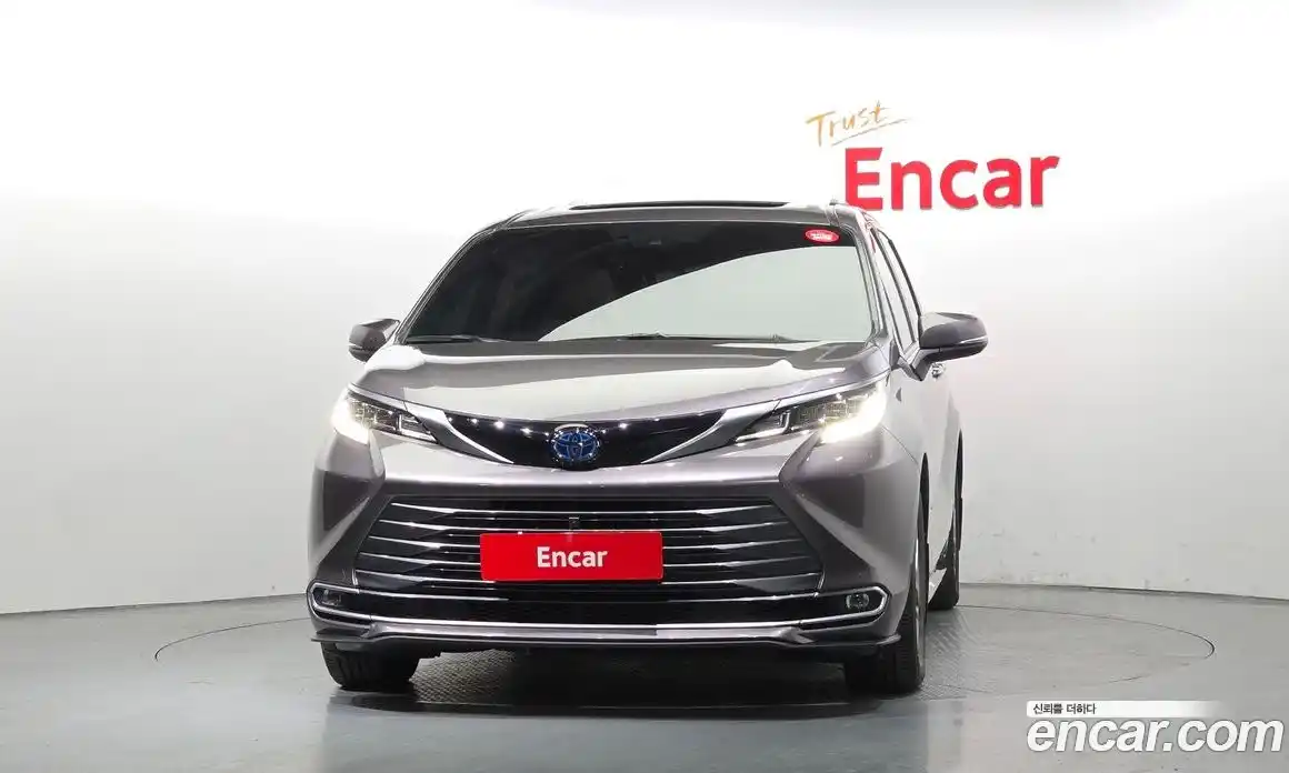 Toyota Sienna 2022 2.5 гидро в Москве № 1919566, фото 3