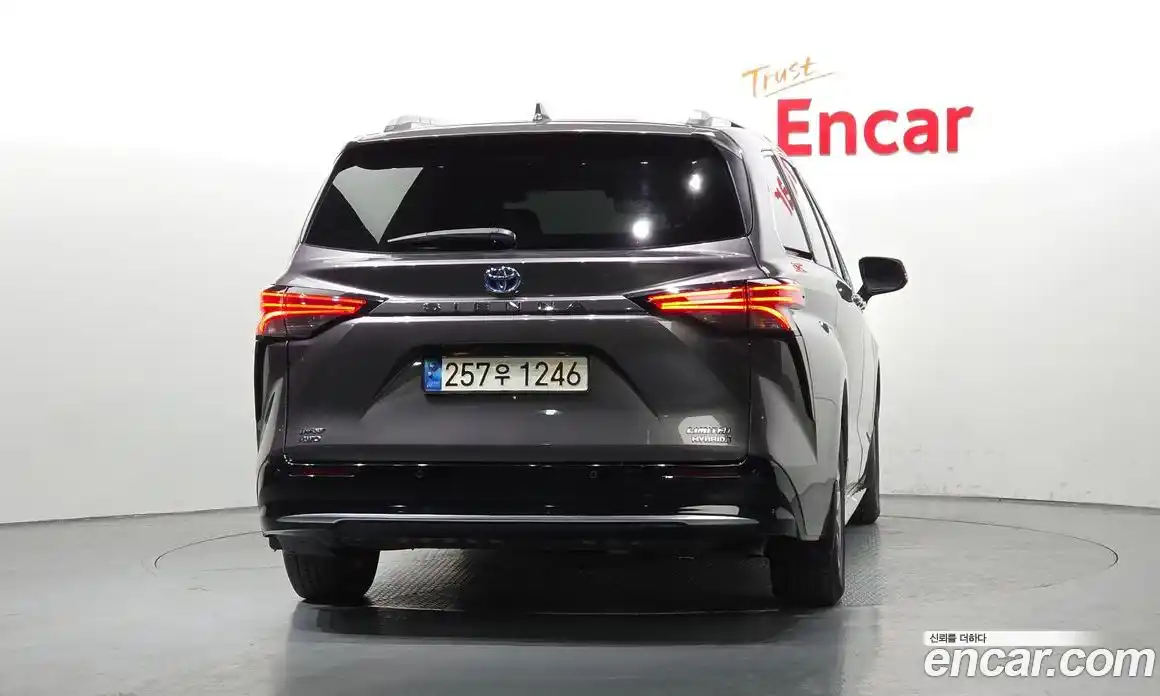 Toyota Sienna 2022 2.5 гидро в Москве № 1919566, фото 4
