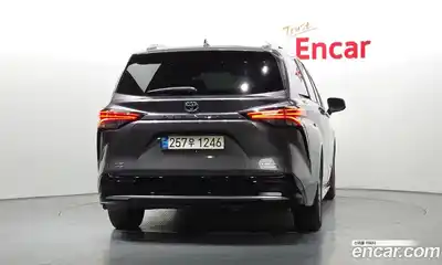 Toyota Sienna 2022 2.5 гидро в Москве № 1919566, миниатюра 4