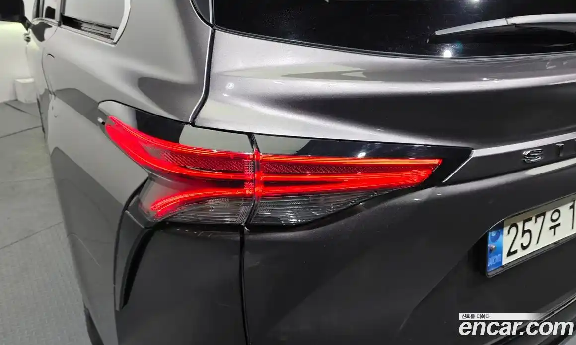 Toyota Sienna 2022 2.5 гидро в Москве № 1919566, фото 9