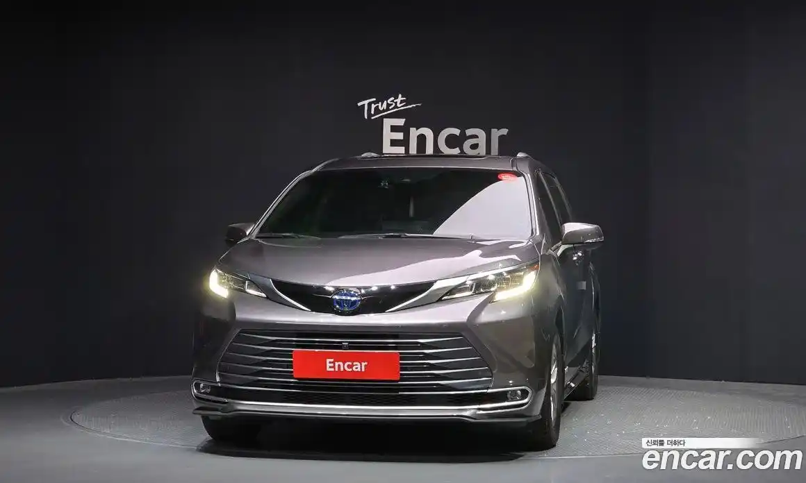 Toyota Sienna 2021 2.5 гидро в Москве № 1919567, фото 3