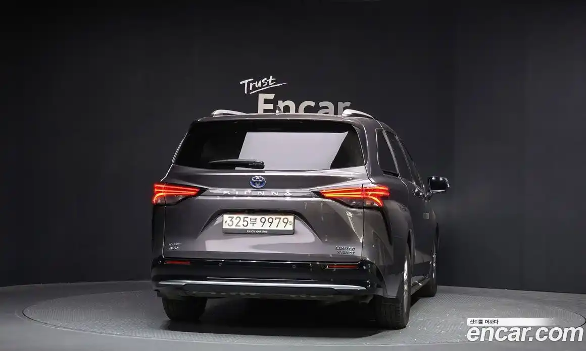 Toyota Sienna 2021 2.5 гидро в Москве № 1919567, фото 4