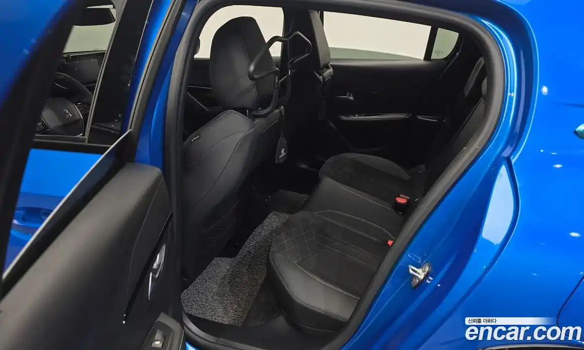 Peugeot 208 2023 0.1 гидро в Москве, фото 12