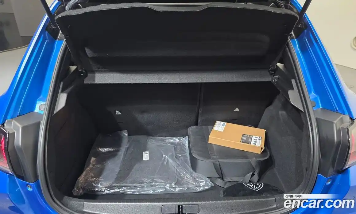 Peugeot 208 2023 0.1 гидро в Москве, фото 17
