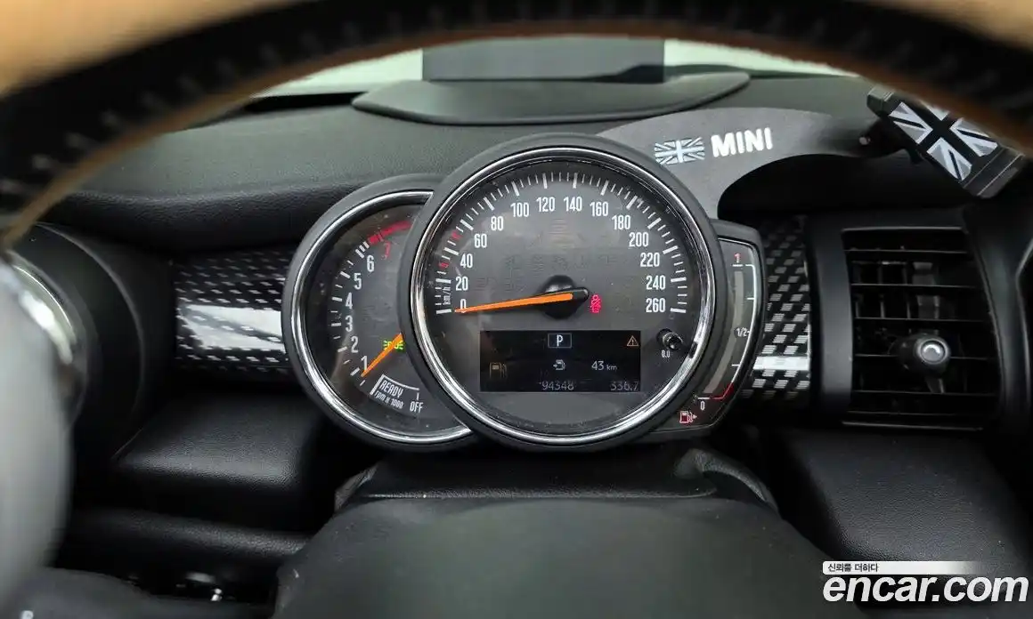 Mini Cooper Convertible 2018 2.0 гидро в Москве № 198400, фото 8