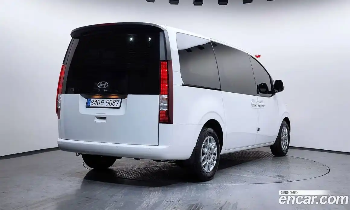 Hyundai Staria 2025 2.2 гидро в Москве № 1416953, фото 2