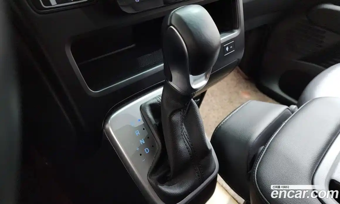 Hyundai Staria 2023 2.2 гидро в Москве, фото 12