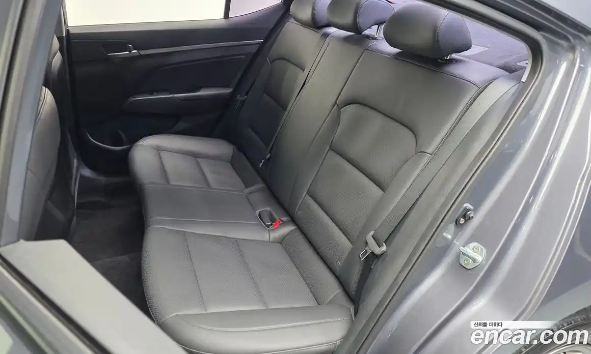 Hyundai Avante 2016 1.6 механика в Москве № 1610496, фото 16