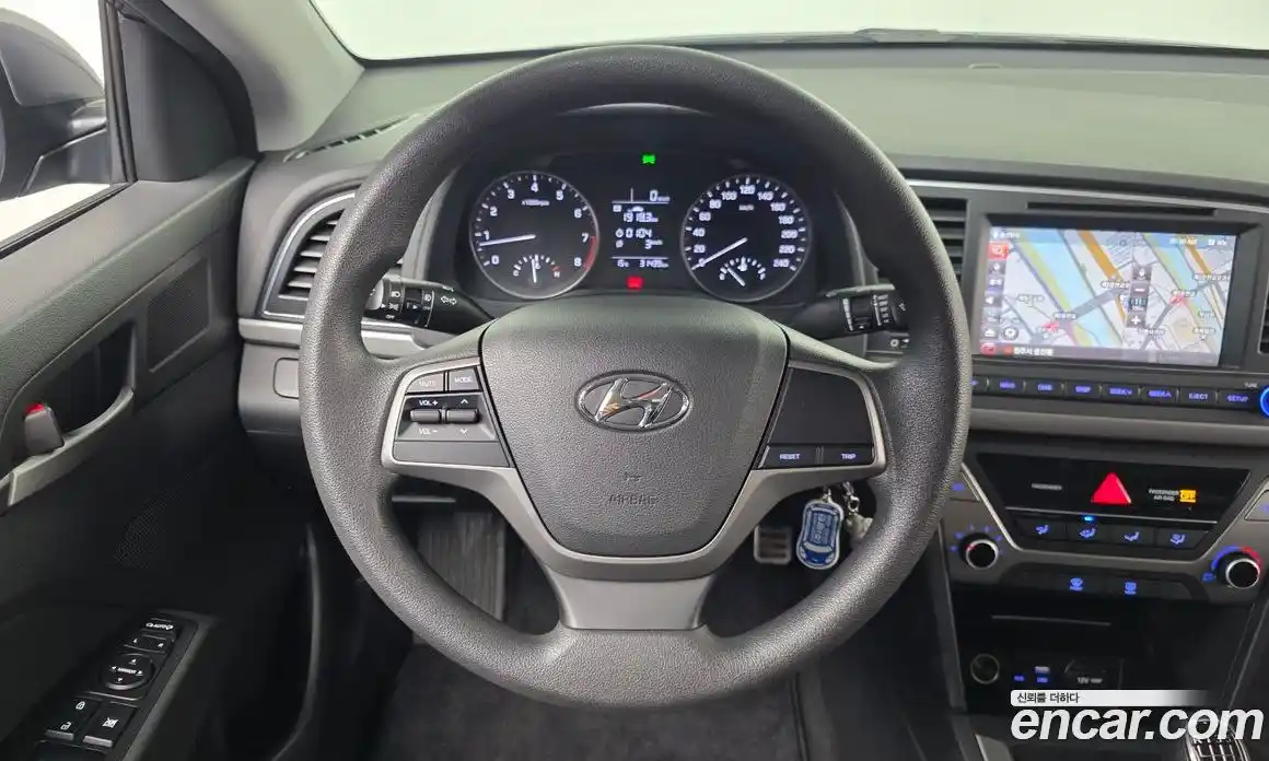 Hyundai Avante 2016 1.6 механика в Москве № 1610496, фото 19