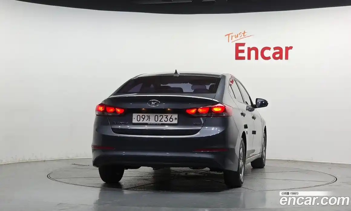 Hyundai Avante 2016 1.6 механика в Москве № 1610496, фото 4