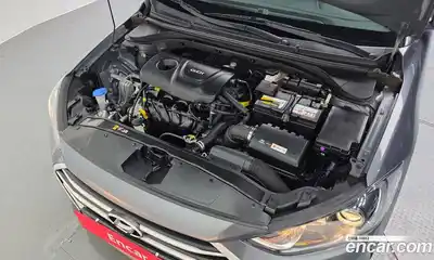 Hyundai Avante 2016 1.6 механика в Москве № 1610496, миниатюра 6