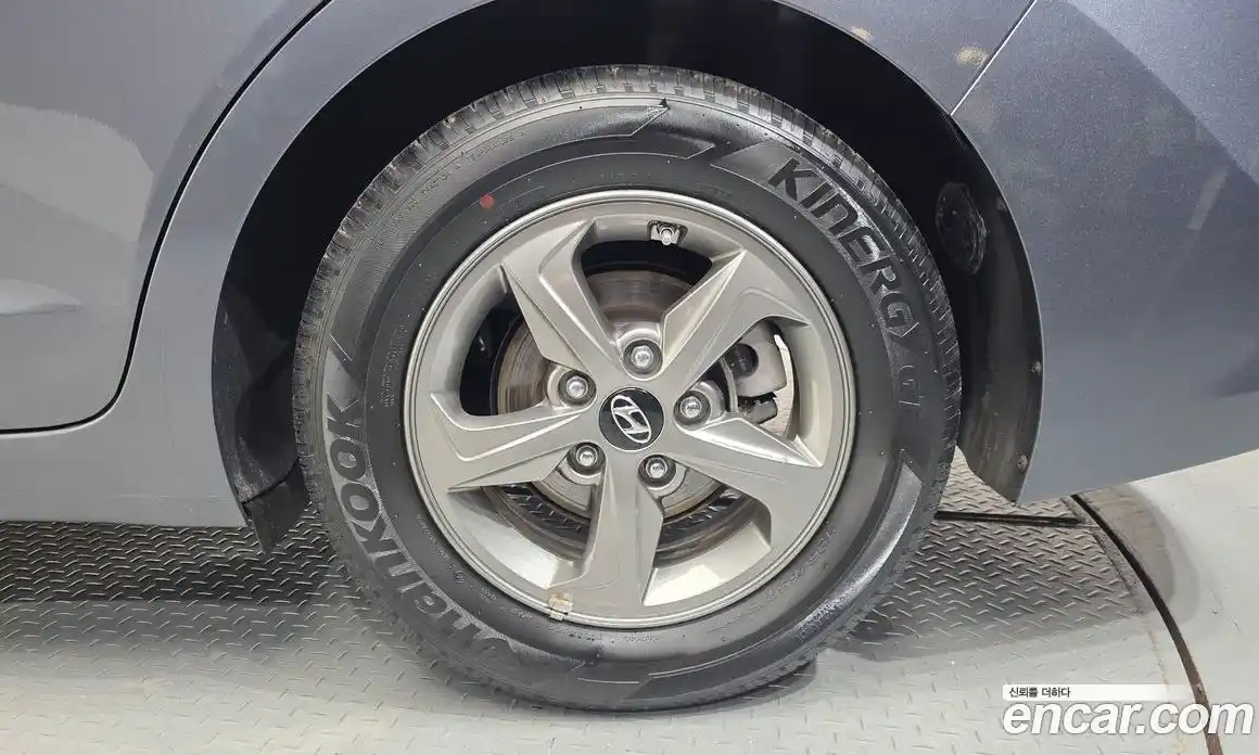 Hyundai Avante 2016 1.6 механика в Москве № 1610496, фото 7