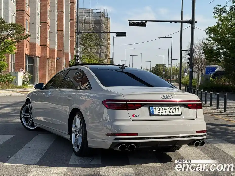 Audi S8 2021 4.0 гидро в Москве № 1836712, фото 2