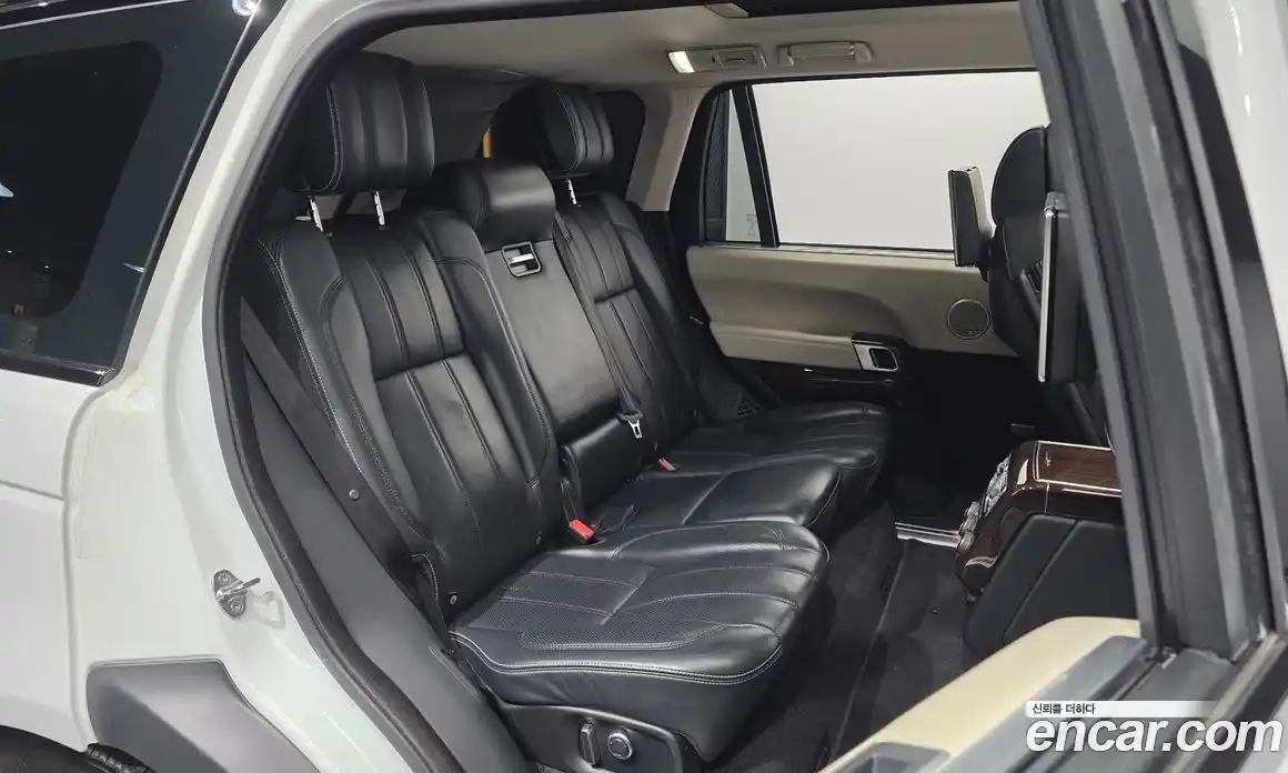 Land Rover Range-Rover 2017 4.4 гидро в Москве № 1914835, фото 16