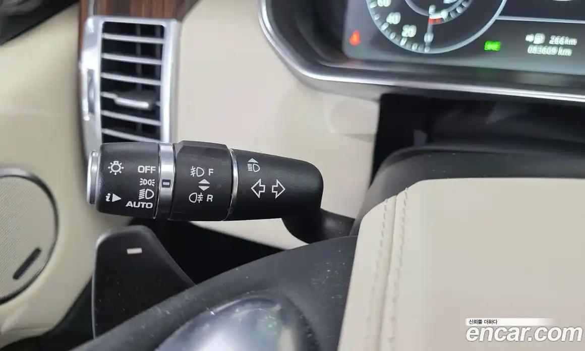 Land Rover Range-Rover 2017 4.4 гидро в Москве № 1914835, фото 27