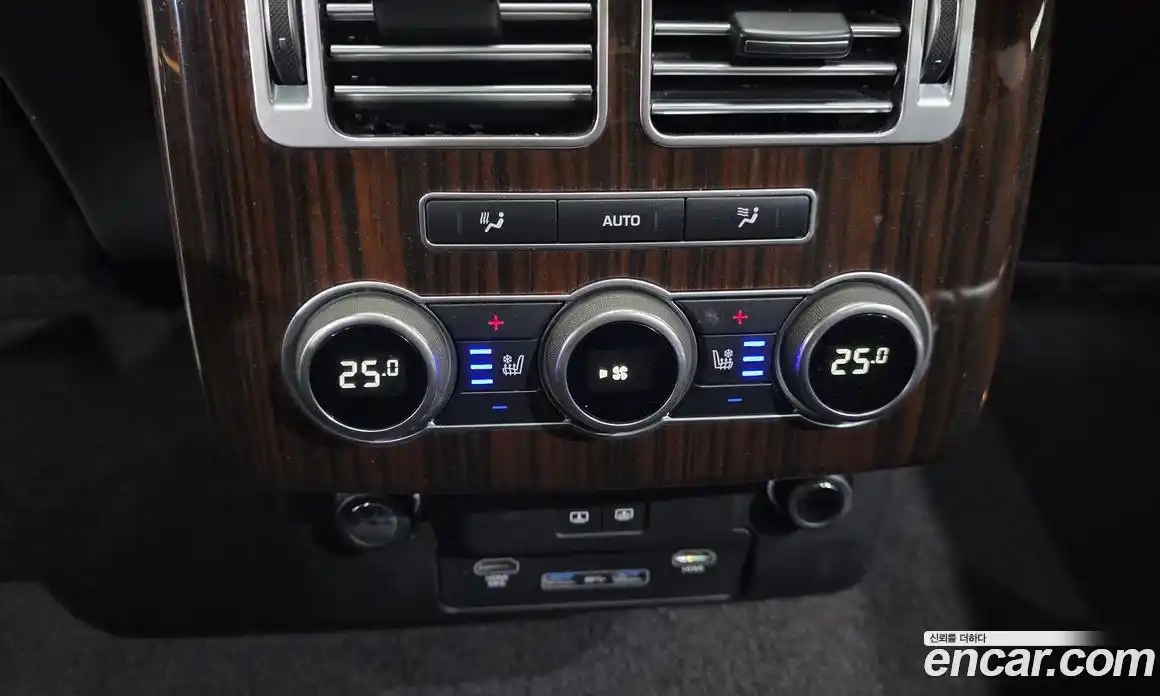 Land Rover Range-Rover 2017 4.4 гидро в Москве № 1914835, фото 32