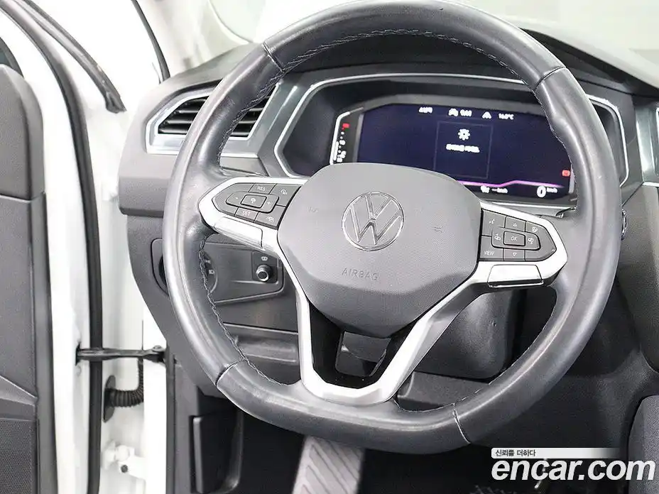 Volkswagen Tiguan 2023 2.0 гидро в Москве № 1918527, фото 14