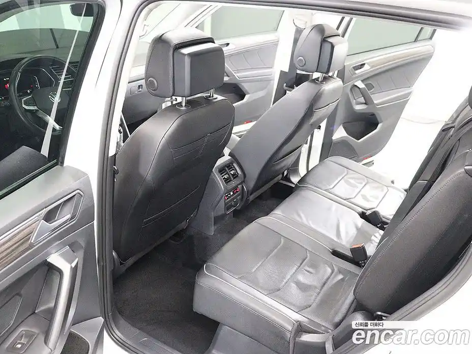 Volkswagen Tiguan 2023 2.0 гидро в Москве № 1918527, фото 15