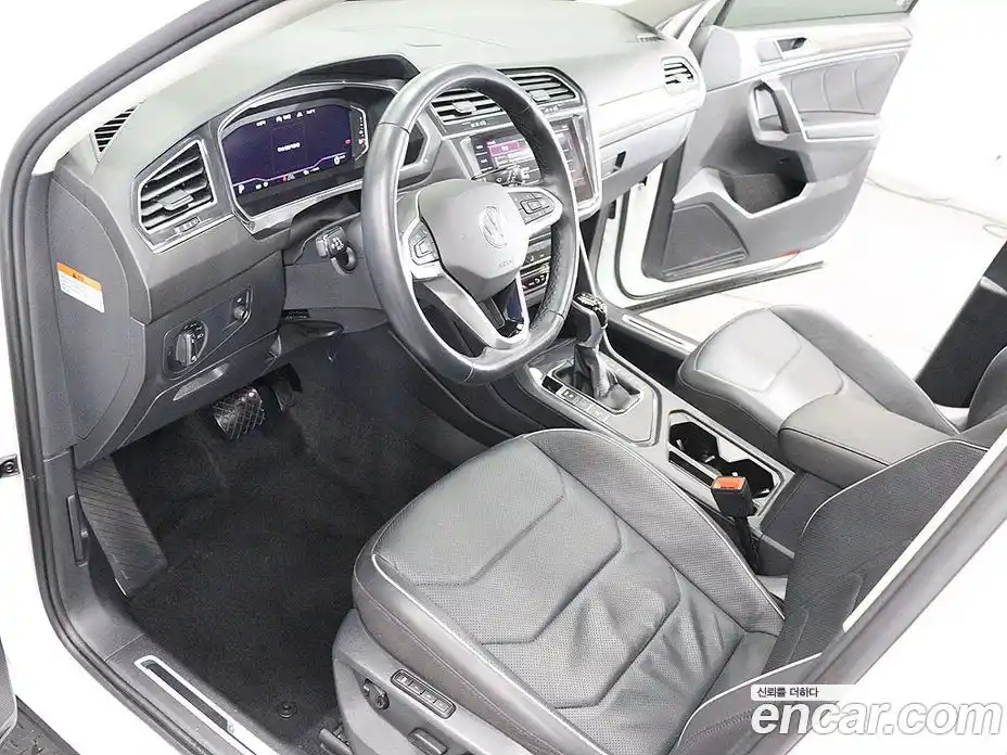 Volkswagen Tiguan 2023 2.0 гидро в Москве № 1918527, фото 16