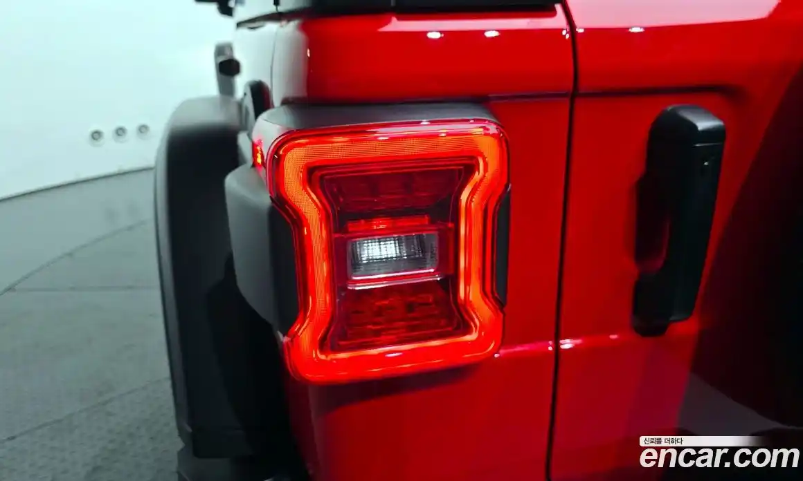 Jeep Wrangler 2024 2.0 гидро в Москве № 1919018, фото 9
