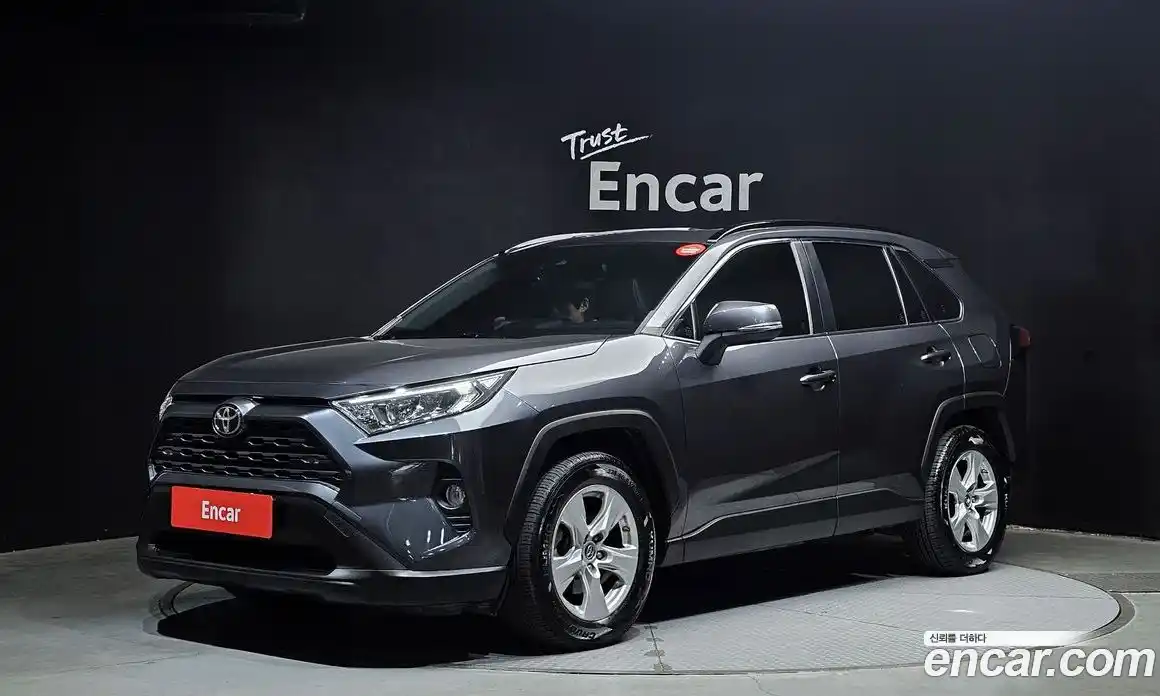 Toyota RAV4 2019 2.5 гидро в Москве № 1919579, фото 1